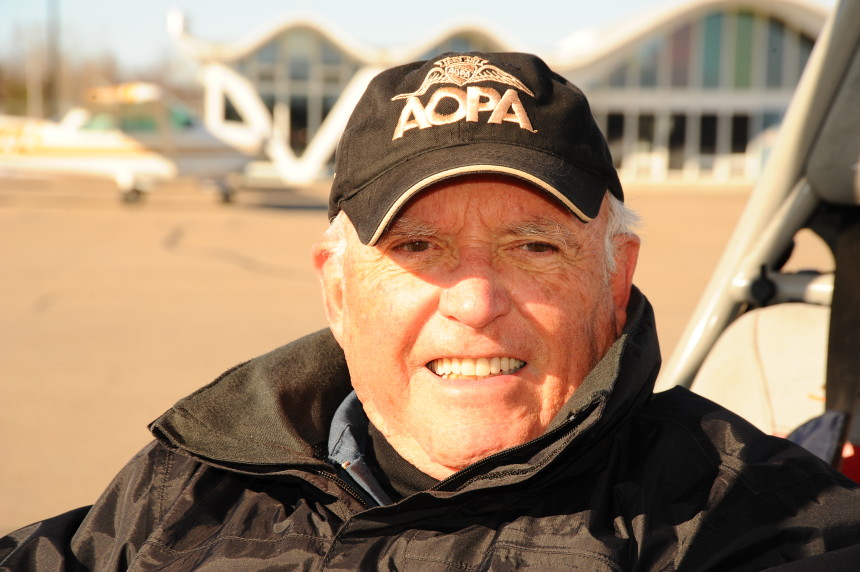 Lucien Huot, pilote de deltaplane motorisé… à 86 ans !