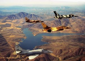 F-16N_A-4F_NFWS_over_Lower_Otay_Reservoir_1991
