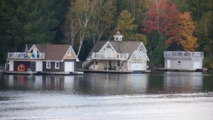 Boathouse sur le lac